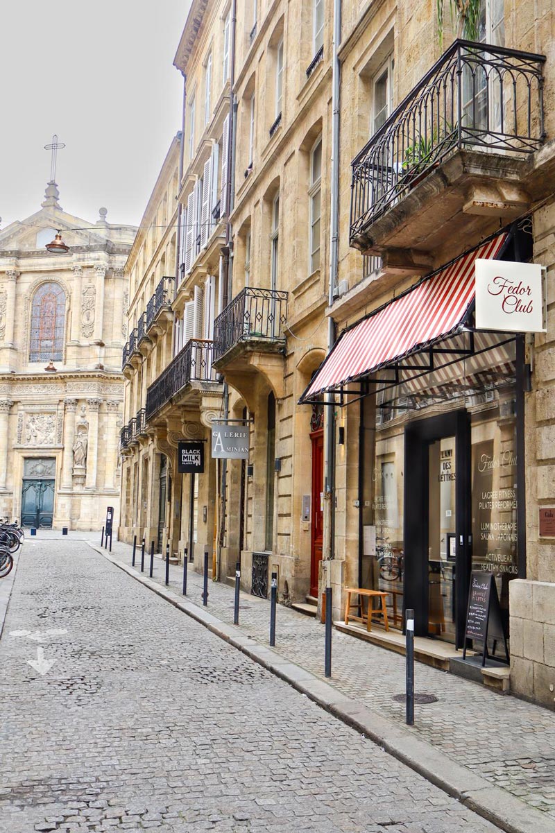 L'arrivée chez Fedor Club par la rue Jean Jacques Bel